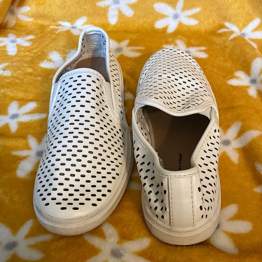 White beachy slip-on shoe